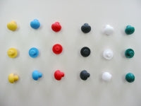 9) Eisstockstoppel halbrund weiß, schwarz, rot, blau, gelb, grün
